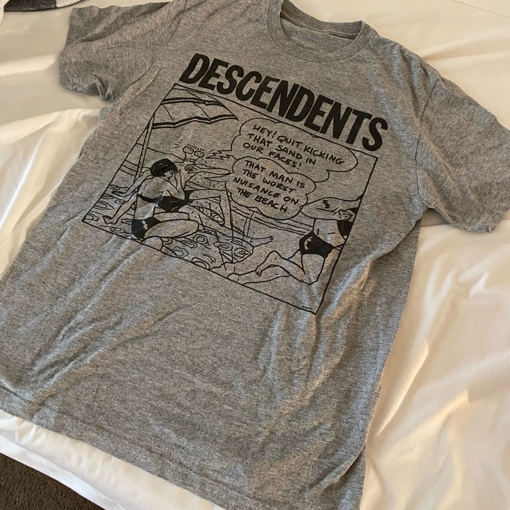 Rare descendents shirt ! No size but, feels like a M